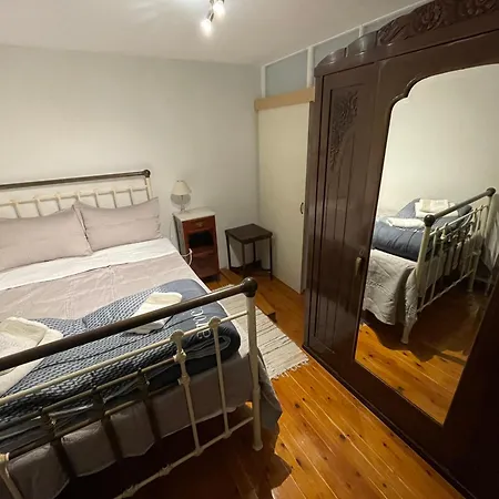 Grandma's Old Town House Apartment